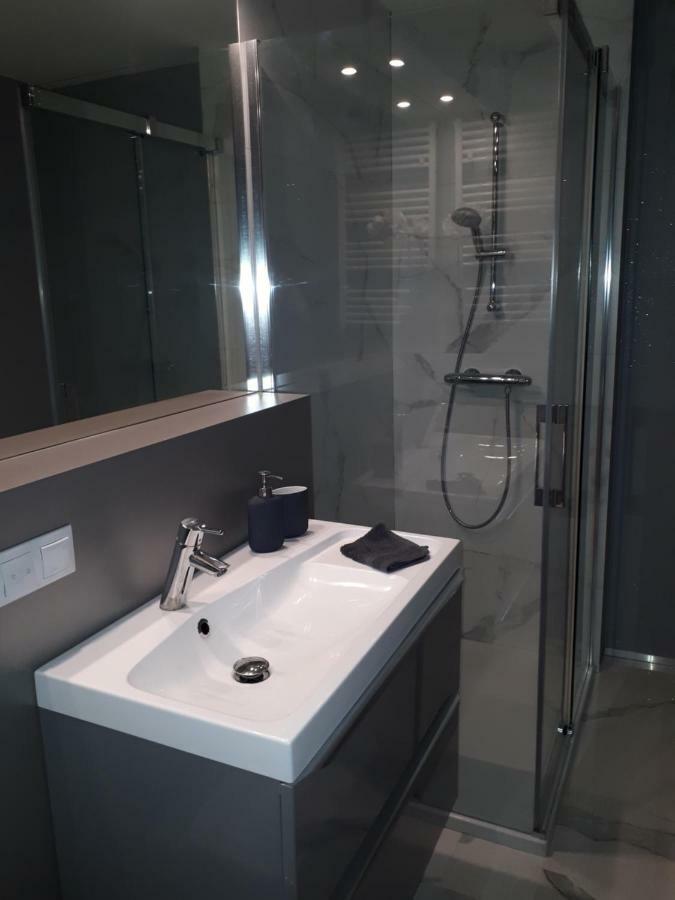 Apartamenty Centrum- Kochanowskiego -Dawniej Two-Bedroom Apartment Zielona Gora  Luaran gambar